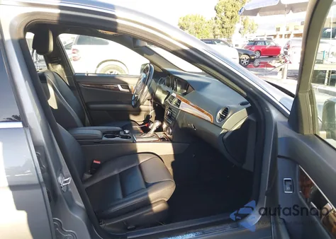 2014 Mercedes-Benz C 350 Sport из США, поврежденный, VIN WDDGF5HB1ER320310